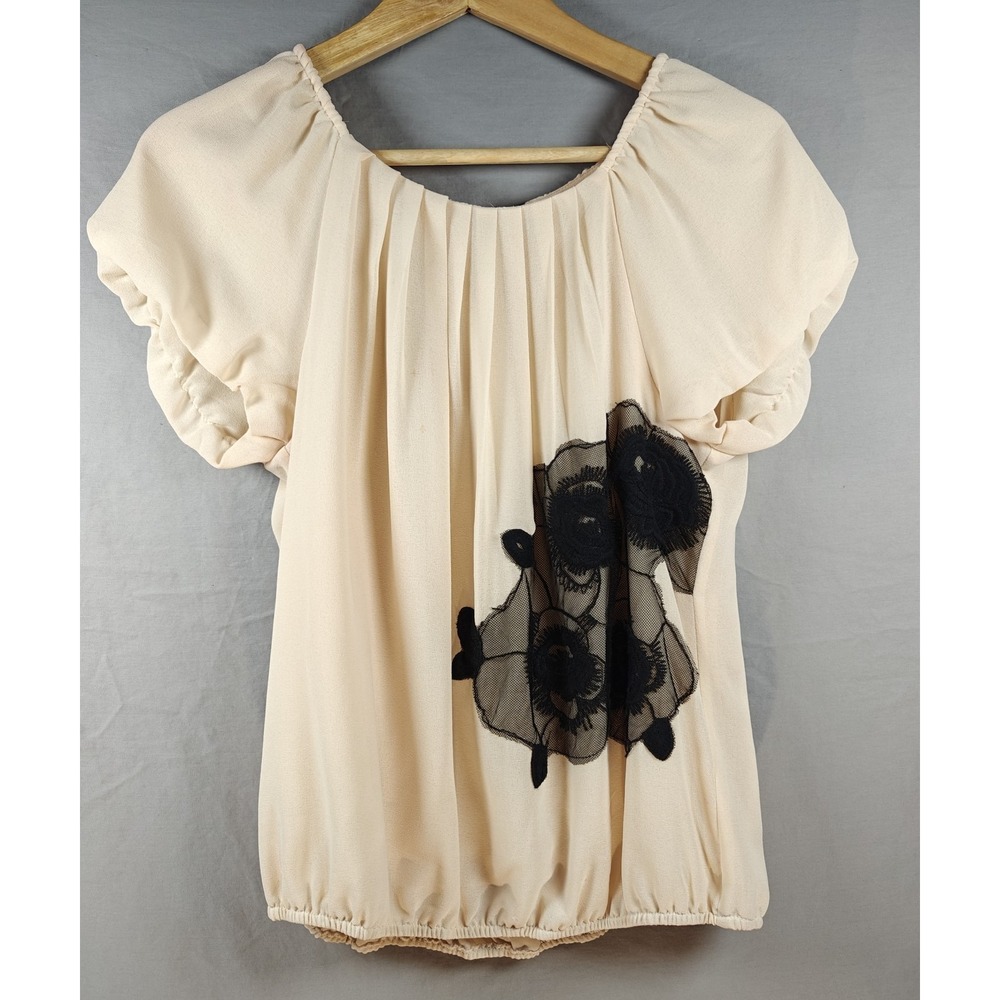 Studio M Women's Beige & Black Peasant Blouse Floral Applique Medium Puff Sleeve - Picture 1 of 6